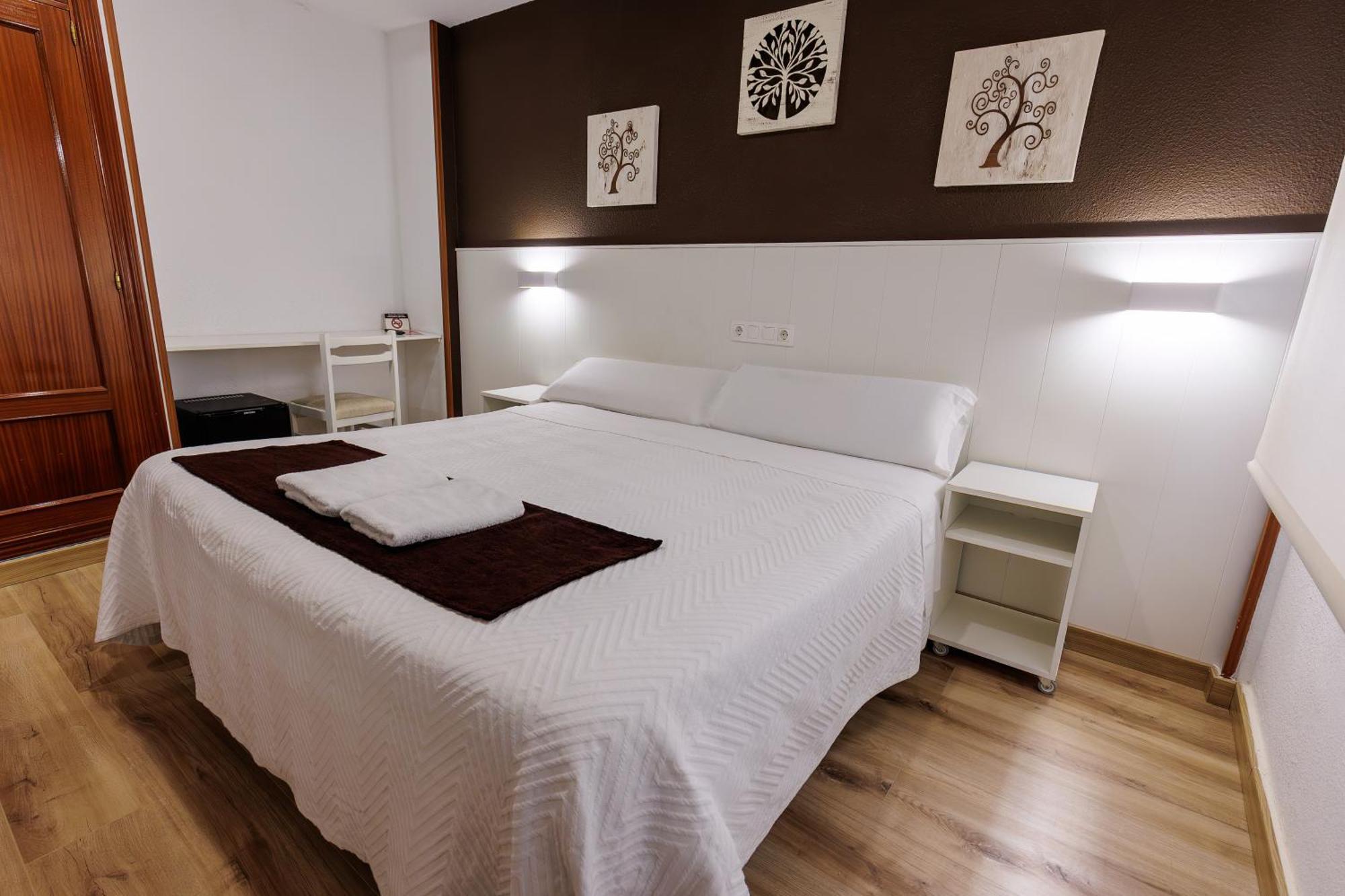 Hostal Gran Via Pinto Exterior photo
